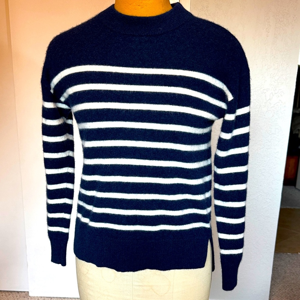 Charter Club Luxury Cashmere Sweater in Navy and White Stripes Small